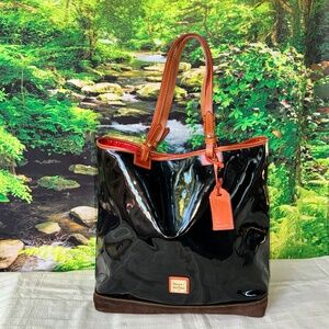 Dooney & Bourke large tote bag Patent leather/suede black/red
